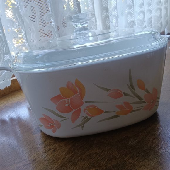 Corning 3 Quart casserole dish W/ Lid- Peach Floral - Picture 2 of 6